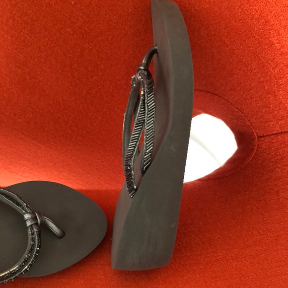 GREIGE FLIP-FLOPS - Picture 2 of 5